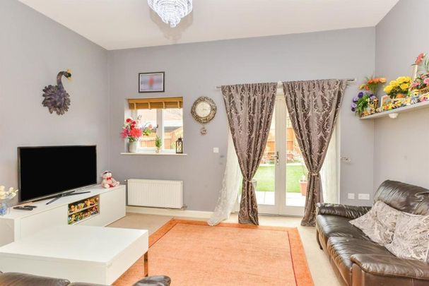 3 bedroom semi-detached house to rent - Photo 1