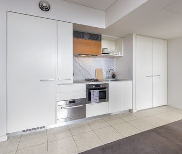 Super Stylish One-Bedroom Gem with Sweeping Views - Photo 5