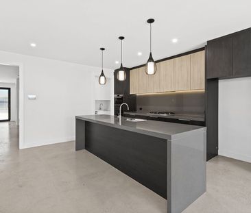 Exceptional 4 Bedroom Family Home in a Court - Photo 5
