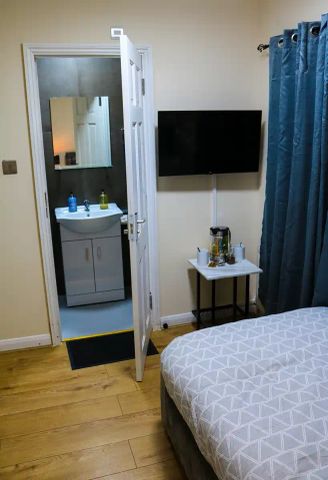 Single Ensuite - Photo 3
