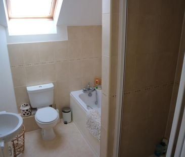 2 bedroom mews to rent - Photo 5