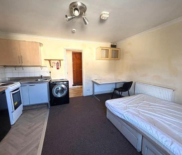 Broadway, Treforest, Pontypridd - Photo 3