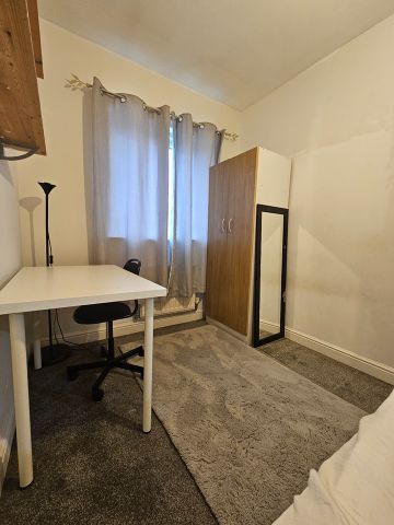 Room in a Shared House, Bankwell Street, M15 - Photo 3