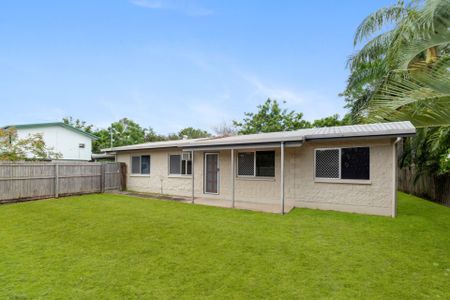 Family Home in Deeragun - Photo 3