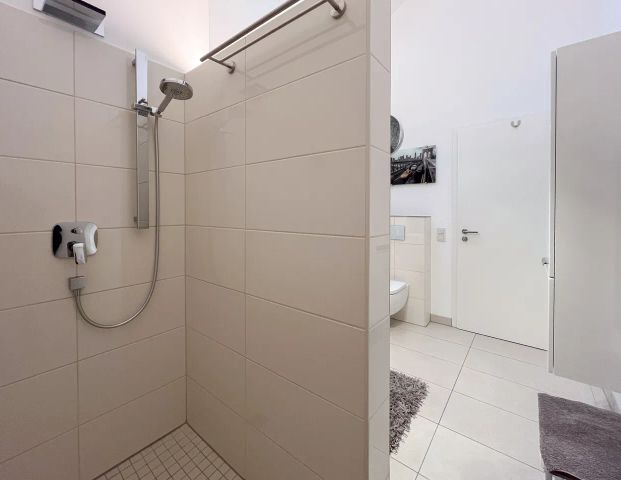 Komfortable seniorenfreundliche Dachgeschosswohnung mit Aufzug und Balkon - Foto 1