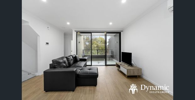 3 Bed 2.5 Bath 2 Garage - unit 5- Fully Furnished - Photo 1