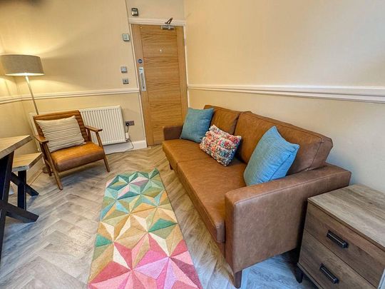 4 bedroom house of multiple occupation to rent - Photo 1