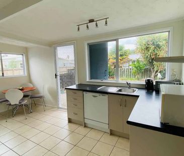 Stand alone cottage in Stanmore Bay - Photo 3
