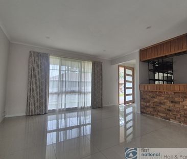 FAMILY HOME IN PRIME LOCATION! - Photo 1