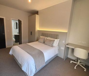 8 bedroom house of multiple occupation to rent - Photo 6