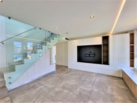 Stylish and Timeless Four Bedrooms Duplex - Photo 4