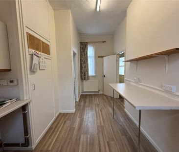 2 bedroom end of terrace house to rent - Photo 2