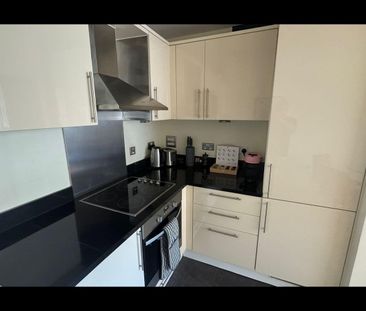 1 Bed Flat, Great Suffolk Street, SE1 - Photo 3