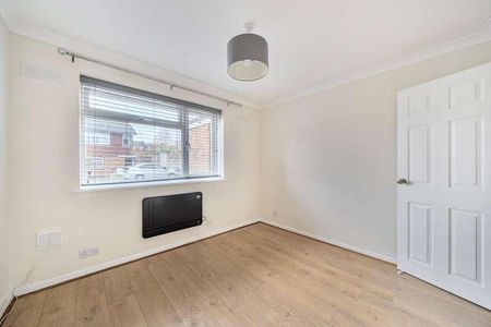 Eastbrook Close, Woking, Surrey, GU21 - Photo 3