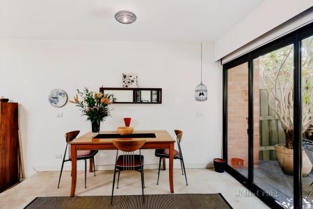 4 Bed, 1 Bath - Photo 2