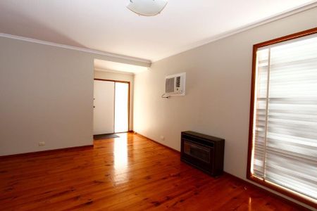 Convenient Living, Convenient Location - Photo 3