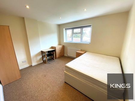 3 bedroom terraced house to rent - Photo 3