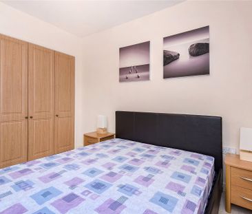 1 bedroom in Malcolm Place, Reading - Photo 2
