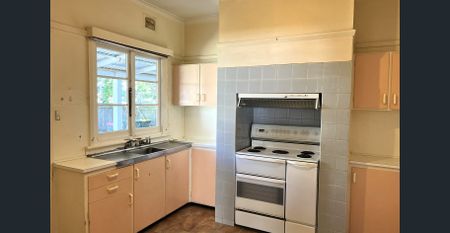 Cute 2-Bedroom Cottage in Town – 6-Month Lease Only - Photo 5