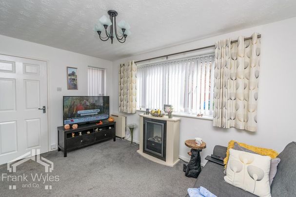 1 bedroom mews to rent - Photo 1