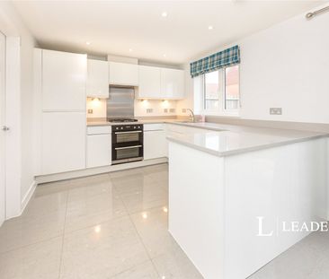 3 bedroom house to rent Westvale Road, Horley, Surrey, RH6 - Photo 6