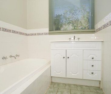 24 Panoramic Grove, Glen Waverley - Photo 4