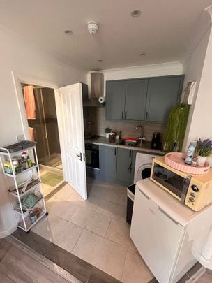 Studio Flat, West Street, BN1 - Photo 1