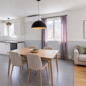 Grand 5 ½ Sur 2 étages – Accès Direct Au - Photo 3