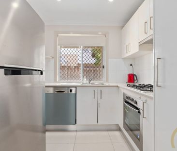 Modern 2 Bedroom Townhouse - Photo 2