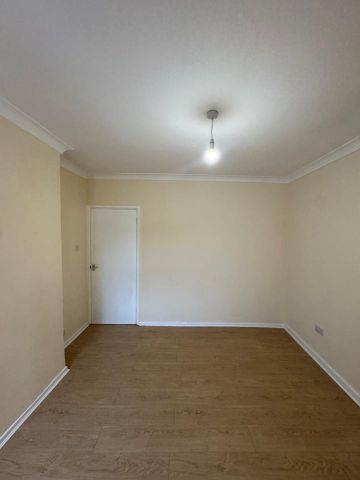 2 Bed Semi-Detached House, Queens Road, CR0 - Photo 3