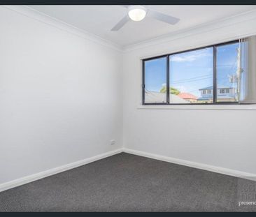 PRIVATE & LOW-MAINTENANCE TOWNHOUSE LIVING IN WARATAH - Photo 2