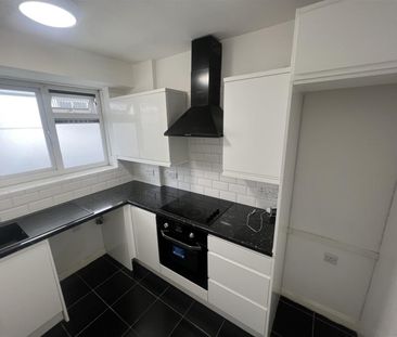 Studio To Let - Photo 4