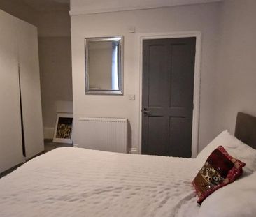 6 bedroom end of terrace house to rent - Photo 6