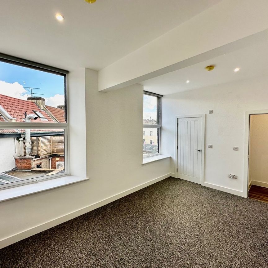 2 Bed Flat, Cotham Hill, BS6 - Photo 1