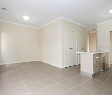 Pacific Werribee at streets end - Photo 3