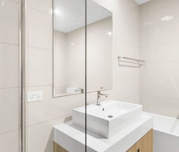 Stylish, Sophisticated Living Across Three Impressive Levels - Photo 6