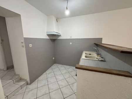 Location Maison 3 pièces 71m² LE MAS D AGENAIS 47430 - Photo 4