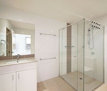 Spacious 1 Bedroom Unit in Central Location - Photo 6