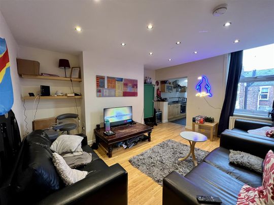 Hazelwood Avenue, Jesmond - Photo 1