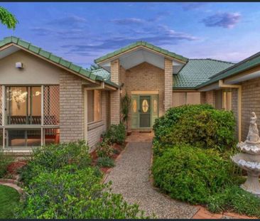 GREAT FAMILY HOME LOCATED JUST A HEART BEAT FROM EVERYTHING - Photo 5