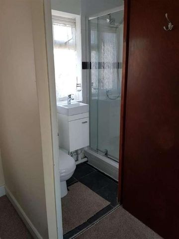 Sycamore Avenue, London, W5 - Photo 4