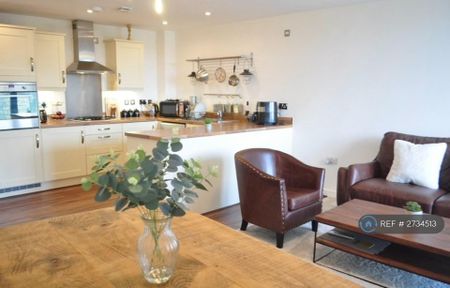 2 bedroom flat to rent - Photo 2