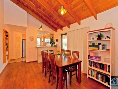 COMFORTABLE FAMILY LIVING IN A QUIET COURT LOCATION - Photo 2