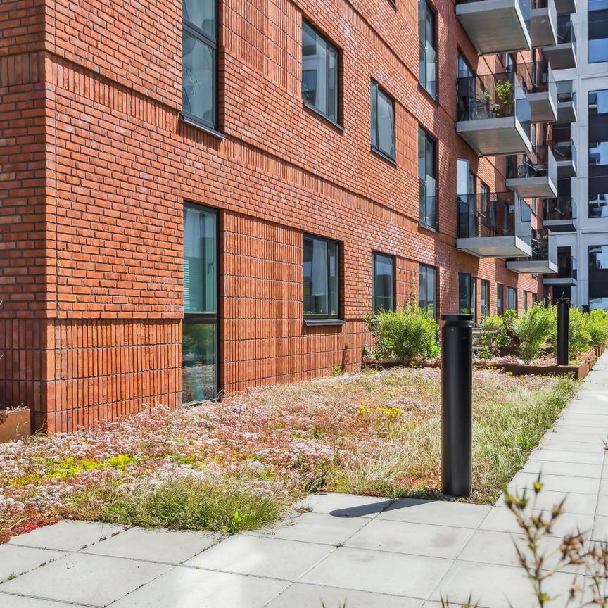 Bo højt over byen – moderne 3-vær. bolig med udsigt, ro og byliv lige ved hånden - Photo 1