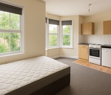 Studio Flat, Denzil Avenue, SO14 - Photo 2