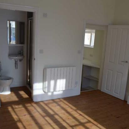 1 bedroom property to rent in Chard - Photo 1