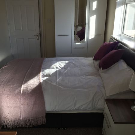 Double Ensuite Room - Couples Accepted - Photo 4