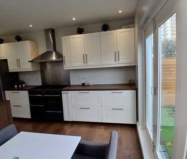 Room in a Shared House, Elm Road, CR7 - Photo 1