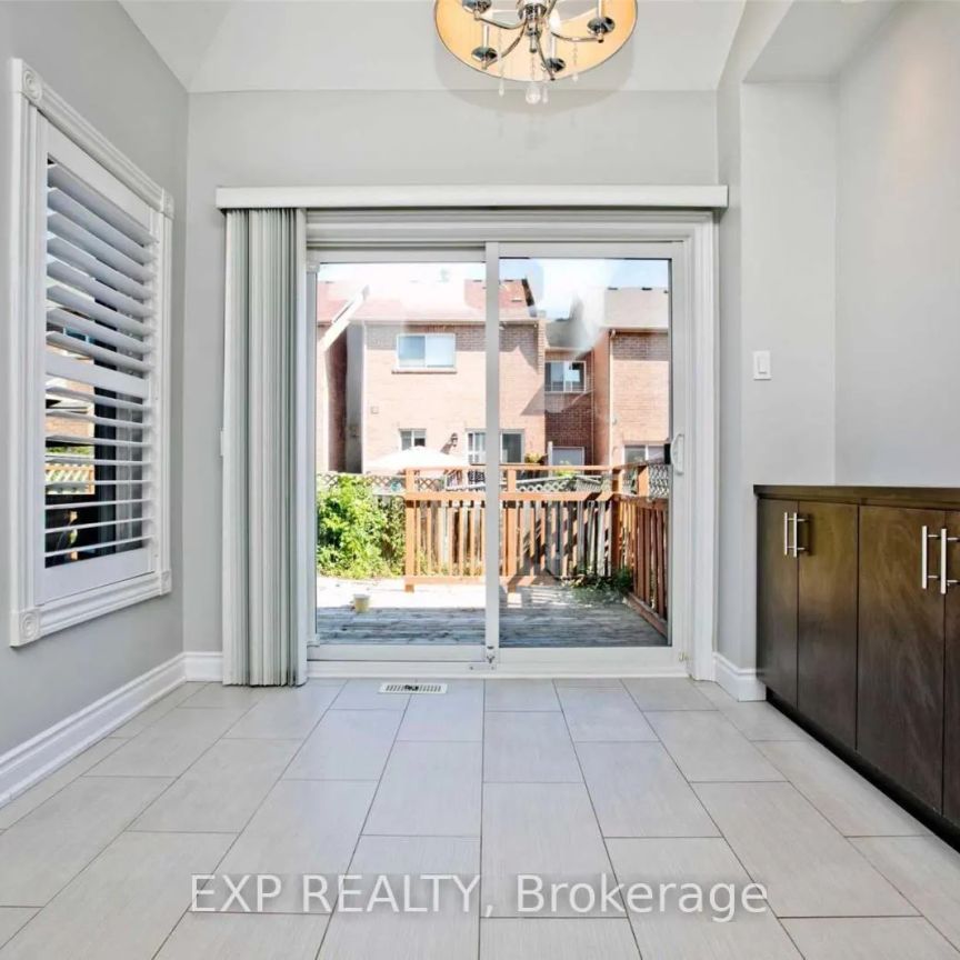 32 NOTTINGHAM DRIVE - Photo 1