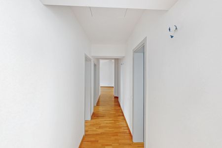 5 LOCALI IN STABILE D'EPOCA NEL CUORE DI LUGANO - Foto 4